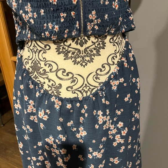 Ali & Jay blue floral open back dress, size medium - Picture 9 of 11